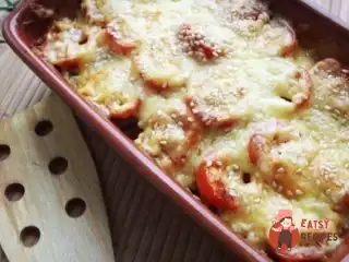 Кабачки, запечені з печерицями та помідорами під сиром