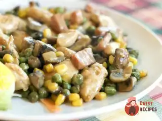 Курячий салат з грибами та зеленим горошком
