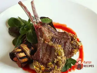 Баранина корейка з фісташками та фетою