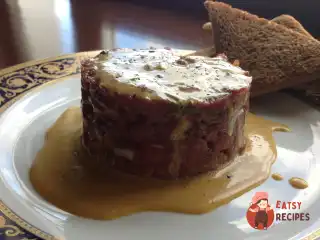 Тартар із яловичини із заправкою вінегрет із жовтків