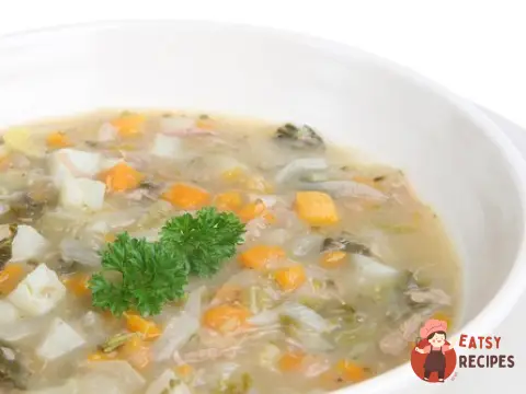 Cуп із баранини з салмою
