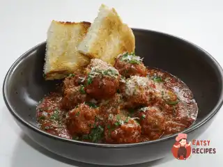 яловичі фрикадельки в томатному соусі