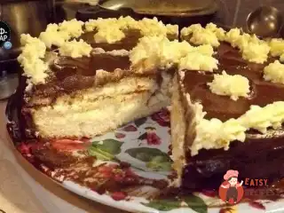 Торт «Чарівниця» з ванільним кремом.