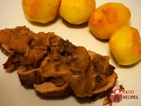 Свиняча вирізка з яблуками
