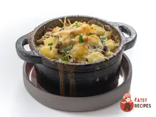 Картопля з грибами у духовці