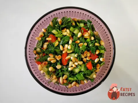 Салат з кедровими горіхами