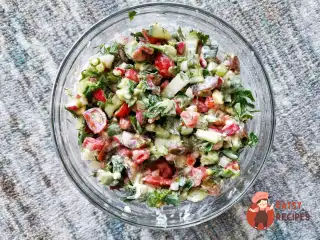 Південний салат з авокадо у сметанному соусі