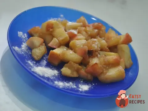 Смажені яблука в карамелі