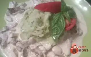 Бефстроганів З Базиліковим Пюре.
