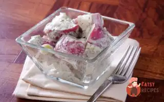 Салат З Молодої Картоплі З Блакитним Сиром, Беконом Та Зеленою Цибулею
