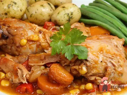 Курячі стегенця з овочами