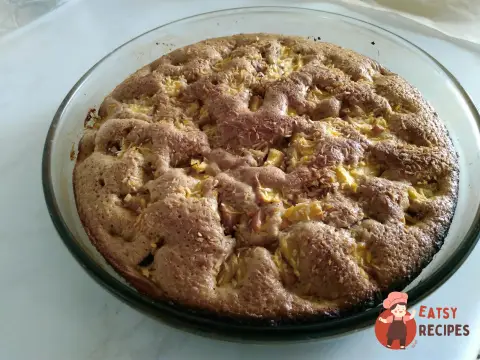 Шарлотка з персиками