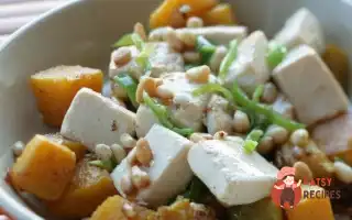 Тушкований Гарбуз З Кедровими Горішками Та Сиром Тофу