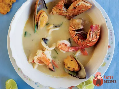 Суп із морепродуктів із раковими шийками