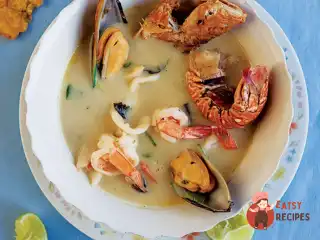 Суп із морепродуктів із раковими шийками