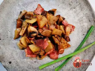 Картопля з грибами