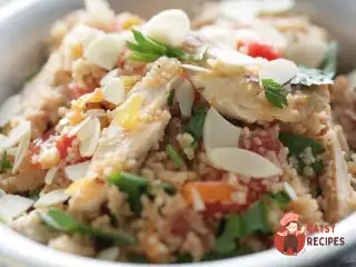 Курка в мигдалі з кускусом