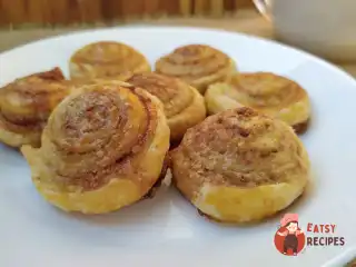 Улитки з корицею з листкового тіста