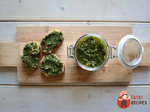 Песто з кропиви та фісташок