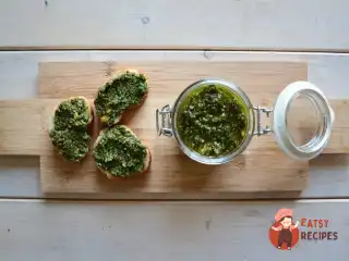 Песто з кропиви та фісташок