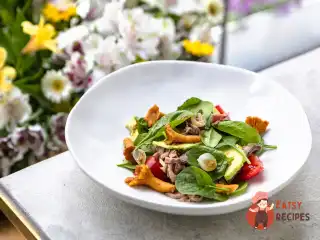 Салат з ростбіфом та лисичками