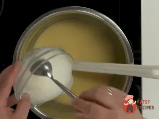 Крок 2: Класичний медовик із чорносливом