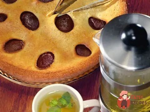 Сливовий пиріг з фісташками