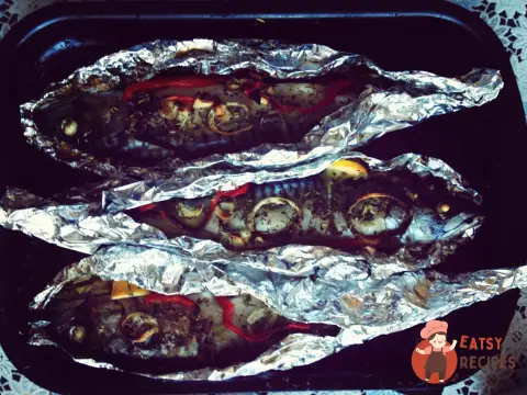 Скумбрія, запечена у фользі, із солодким перцем