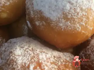 Пончики із заварним кремом