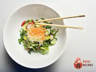 Азіатський салат із яловичини з кунжутною заправкою