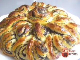 Пиріг із дріжджового тіста з маком