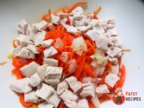 Салат з кукурудзою, корейською морквою та куркою
