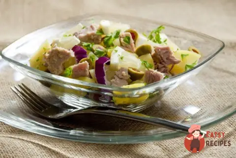 Картопляний салат з травами та анчоусами