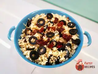 Кускус з маслинами та в'яленими томатами