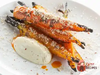 Морква на грилі з кремом із горгонзоли