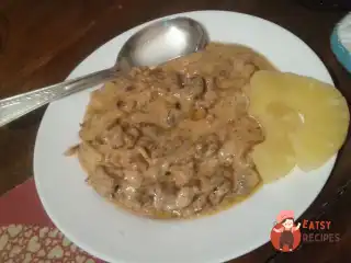 Бефстроганів з ананасом