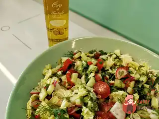 Овочевий салат із трюфельною олією