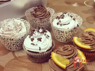 Капкейки з білковим кремом