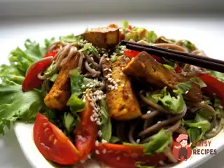 Гречана локшина з томатами, тофу та базиліком