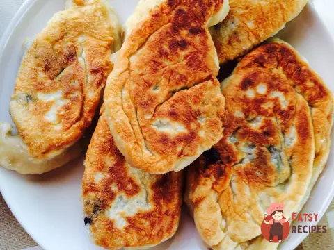 Чебуреки з грибами та сиром