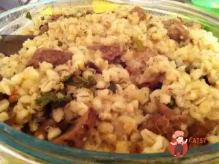 Перлова каша з м'ясом, грибами та овочами