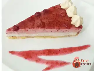 Сунично-банановий чізкейк із меренгами