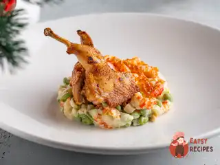 Олів'є з перепілкою, раковими шийками та червоною ікрою
