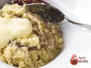 Яблучний десерт з лікером «Амаретто» та спеціями