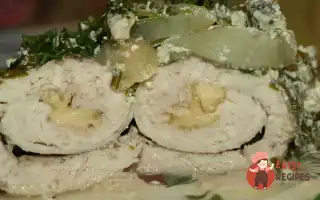 Курячі Рулети З Сиром, Запечені З Цибулею, Зеленню Та Вершками.