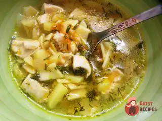 Наваристий курячий суп з макаронами