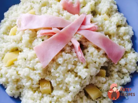 Кускус із сиром та шинкою