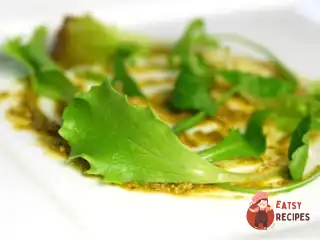 Песто з лимонів, базиліка та кедрових горішків