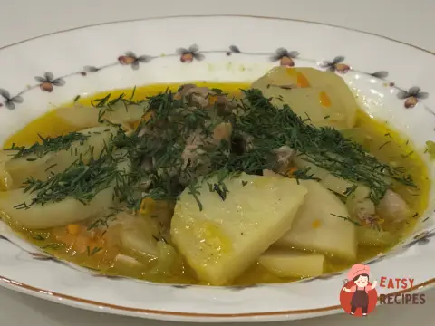 Курка тушкована з овочами
