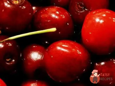 Дієтична сирна запіканка з вишнею